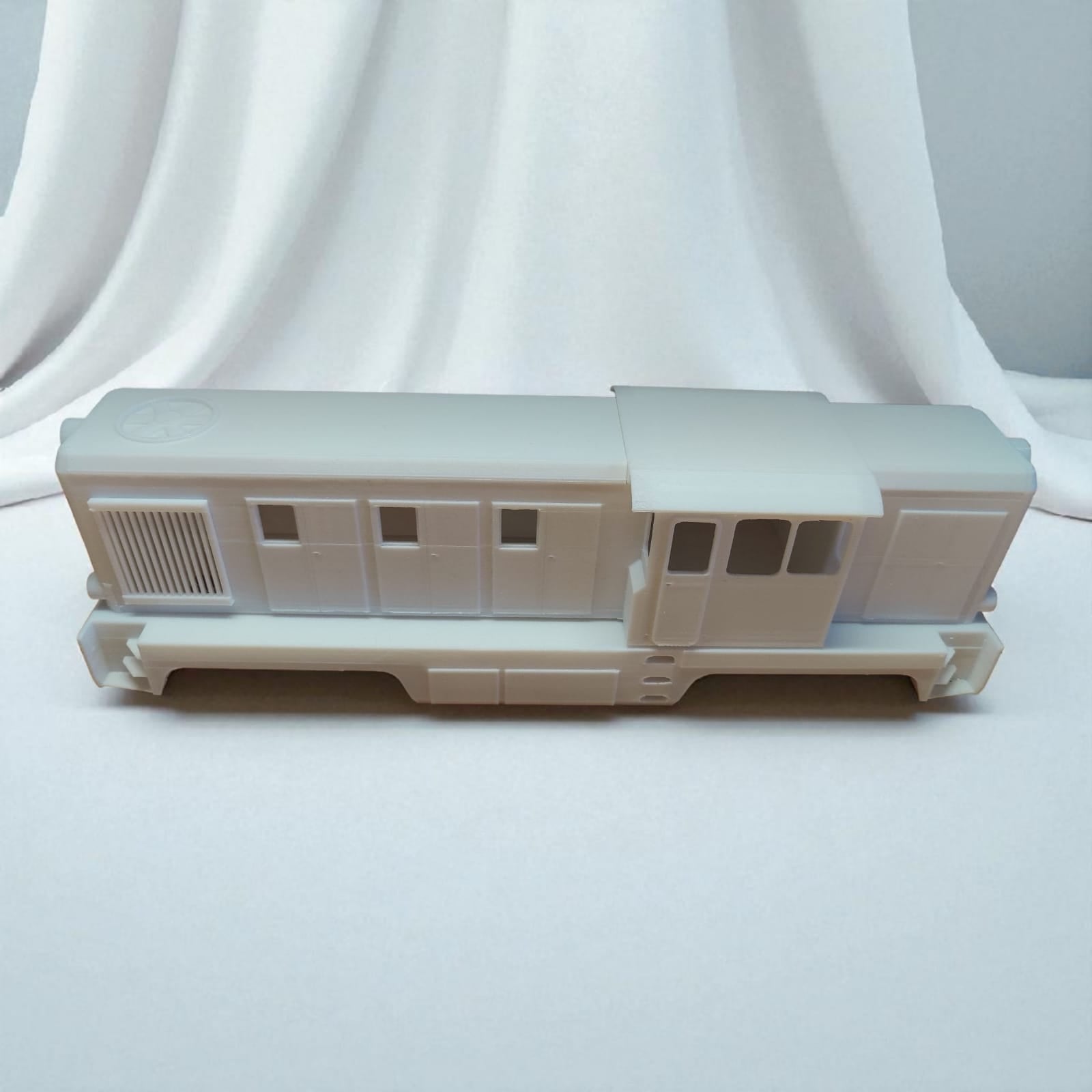 Spur 0 / 0e 1:45 Modellbau Diesellok FAUR L45H Gehäuse Unterboden Bausatz