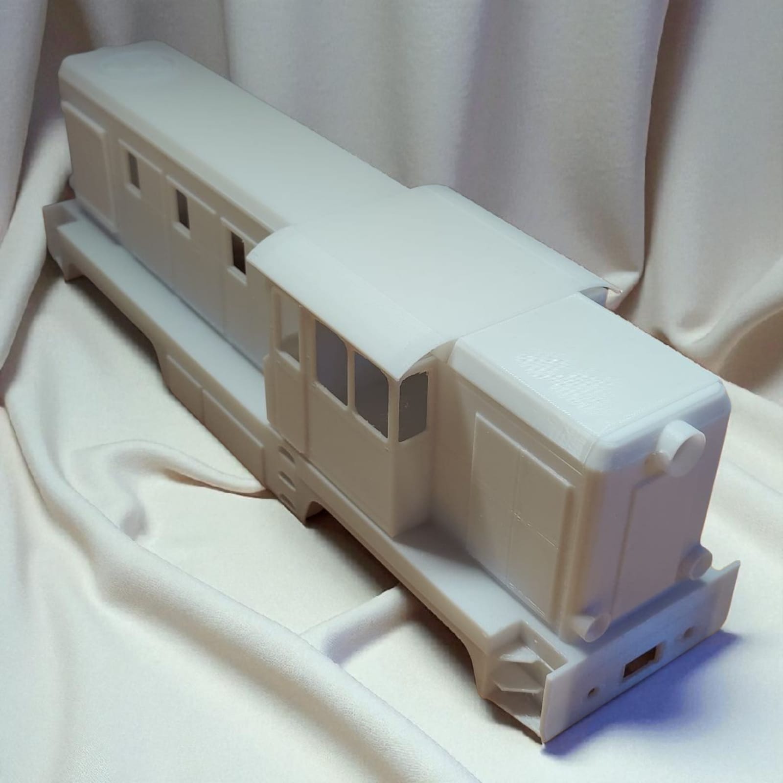 Spur 1 / 1e 1:32 Modellbau Diesellok FAUR L45H Gehäuse Unterboden Bausatz