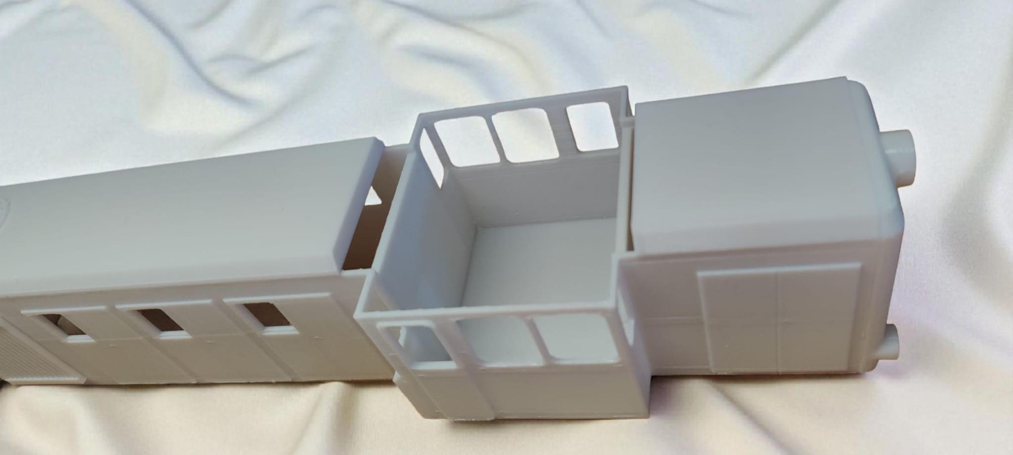 Spur 1 / 1e 1:32 Modellbau Diesellok FAUR L45H Gehäuse Unterboden Bausatz