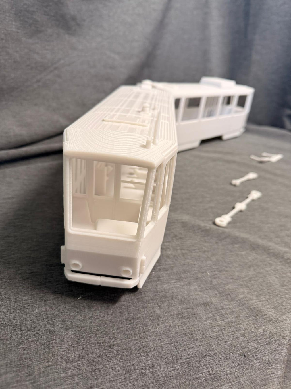 Spur G 1:22,5 – Tatra KT4D Straßenbahn Bausatz, passend für LGB & Gartenbahn