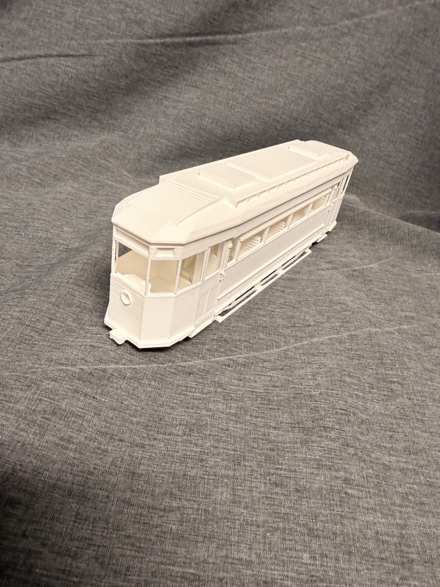 Spur 1 1:32 Lindner 401 Straßenbahn Bausatz mit Inneneinrichtung