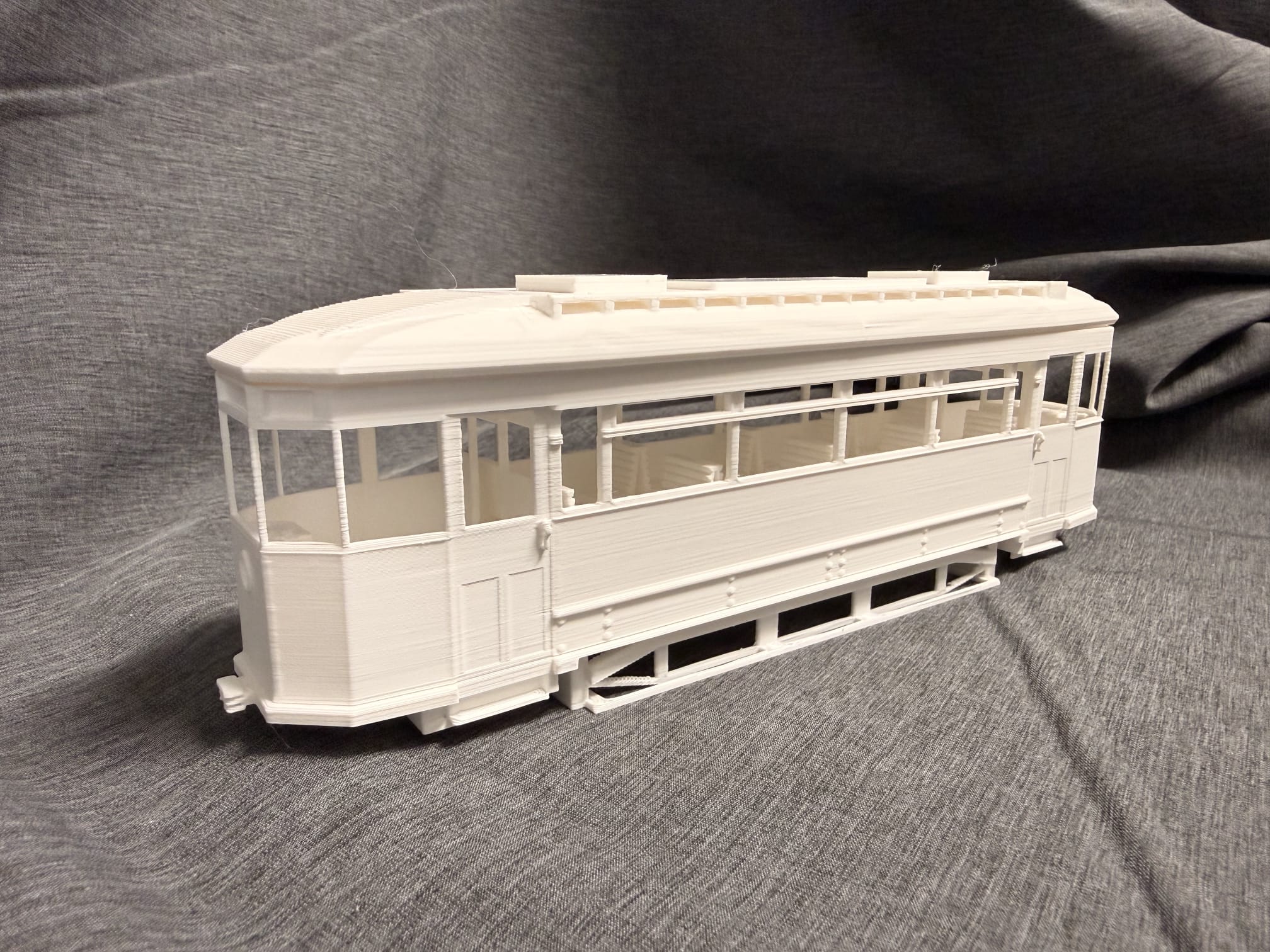 Spur 1 1:32 Lindner 401 Straßenbahn Bausatz mit Inneneinrichtung