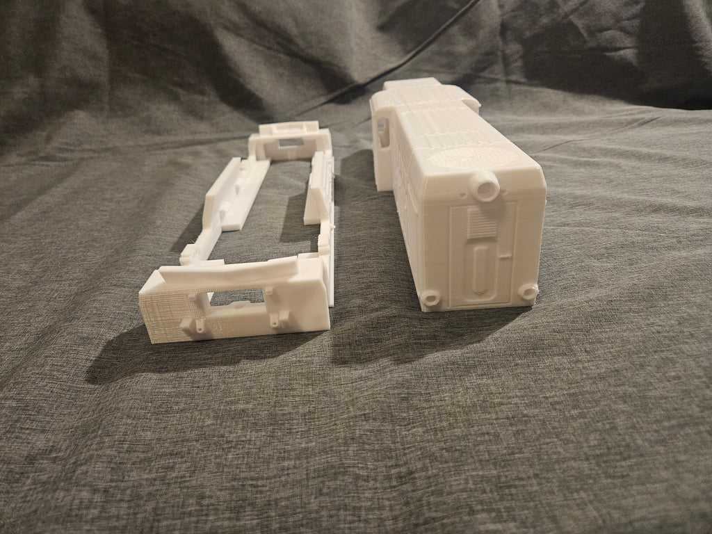 Spur G, Gartenbahn 1:22,5, Schmalspurdiesellok FAUR L45H, Gehäuse mit Unterboden