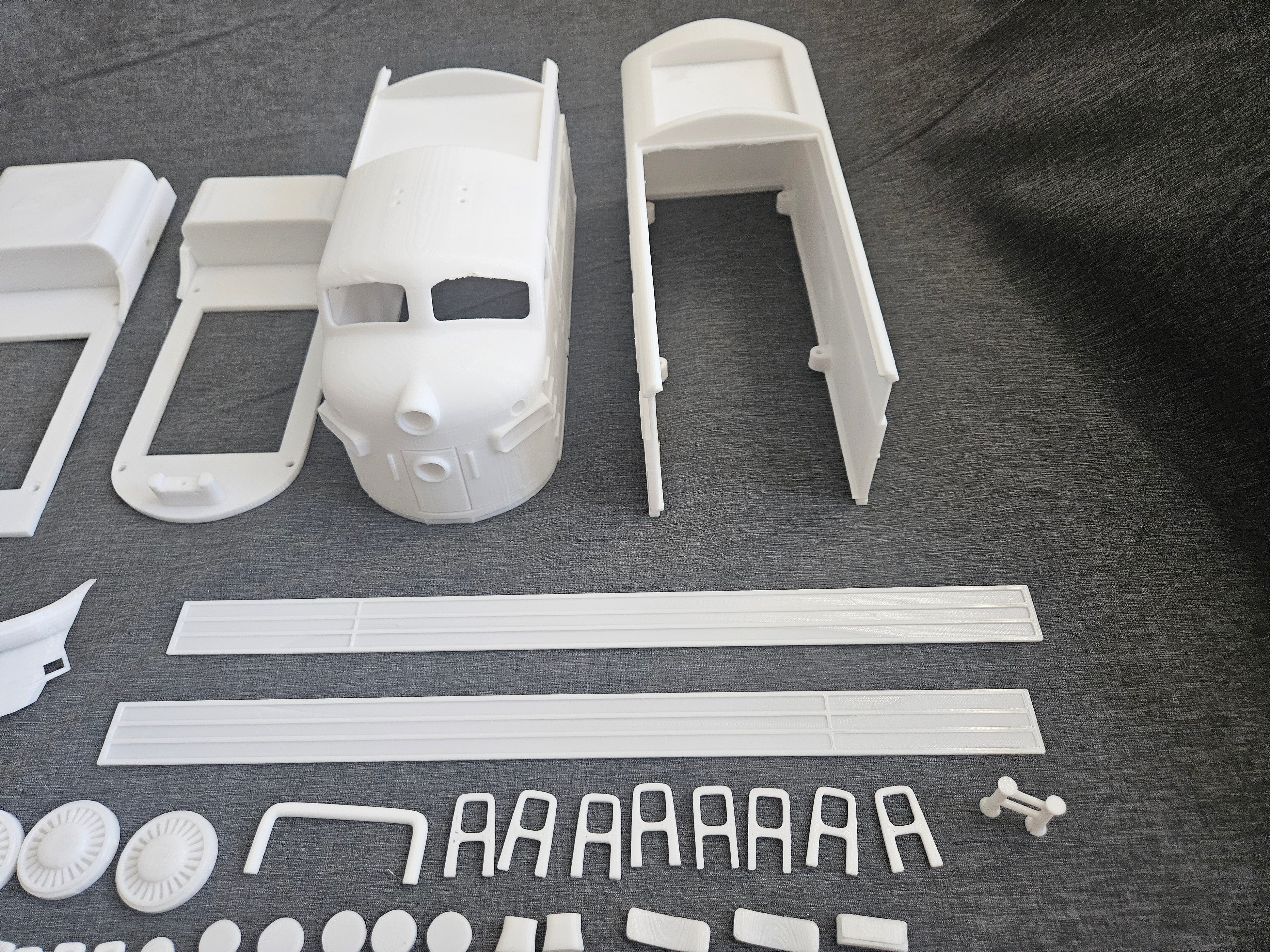 Spur G 1:22,5 F7 EMD Santa Fe  Diesellok Lokomotive geeignet für LGB  Gartenbahn