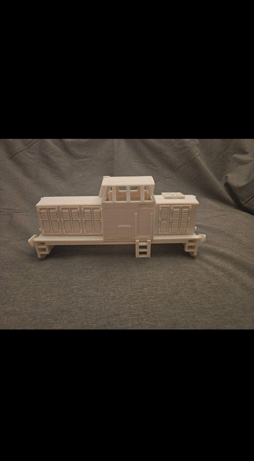 Spur G 1:22,5 Diesellok T334 „Rosička“ – Gartenbahn Bausatz kompatibel mit LGB