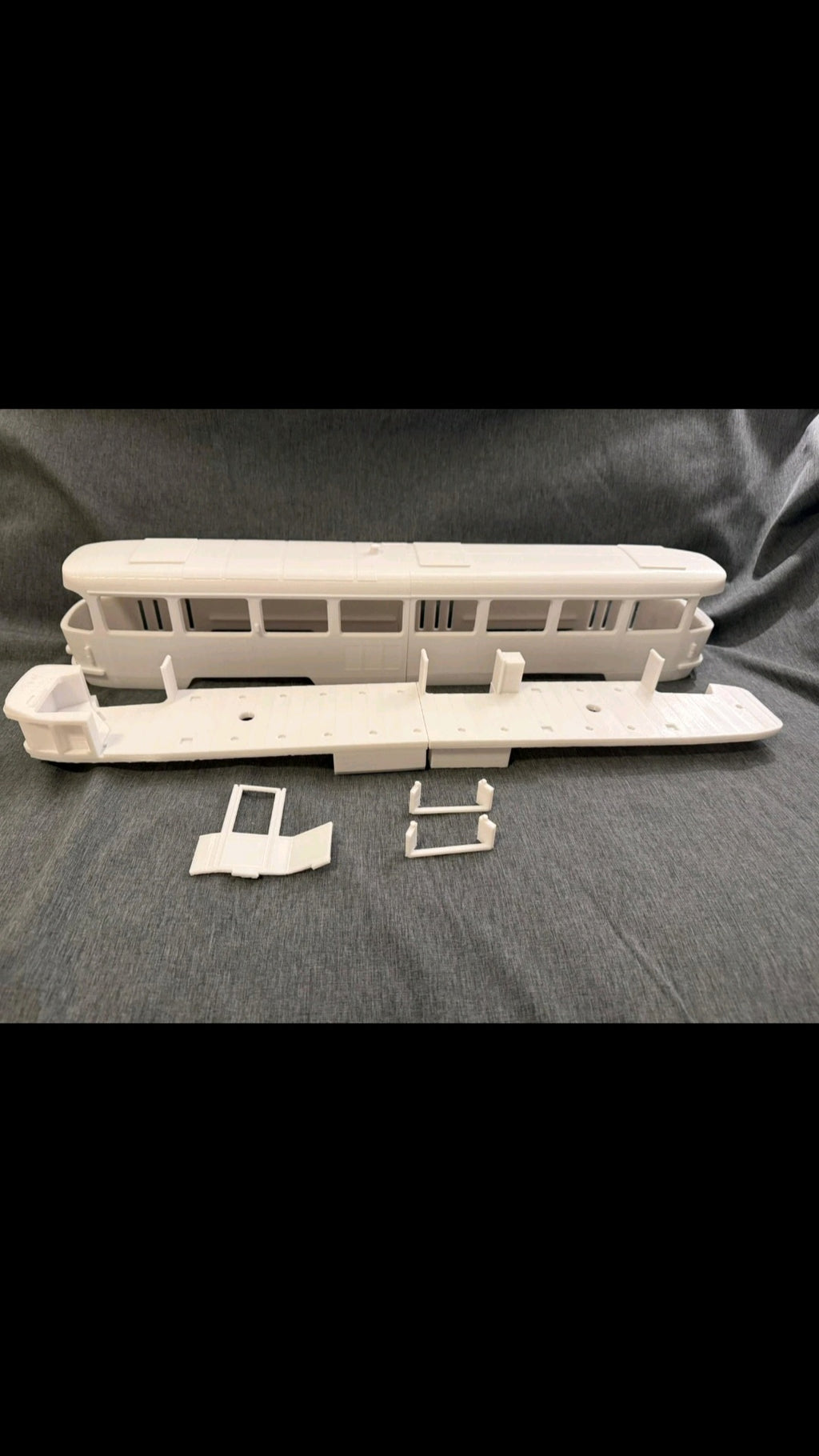 Spur 0 1:45 Tatra T4 Straßenbahn Triebwagen Bausatz Straßenbahnmodell Modellbahn
