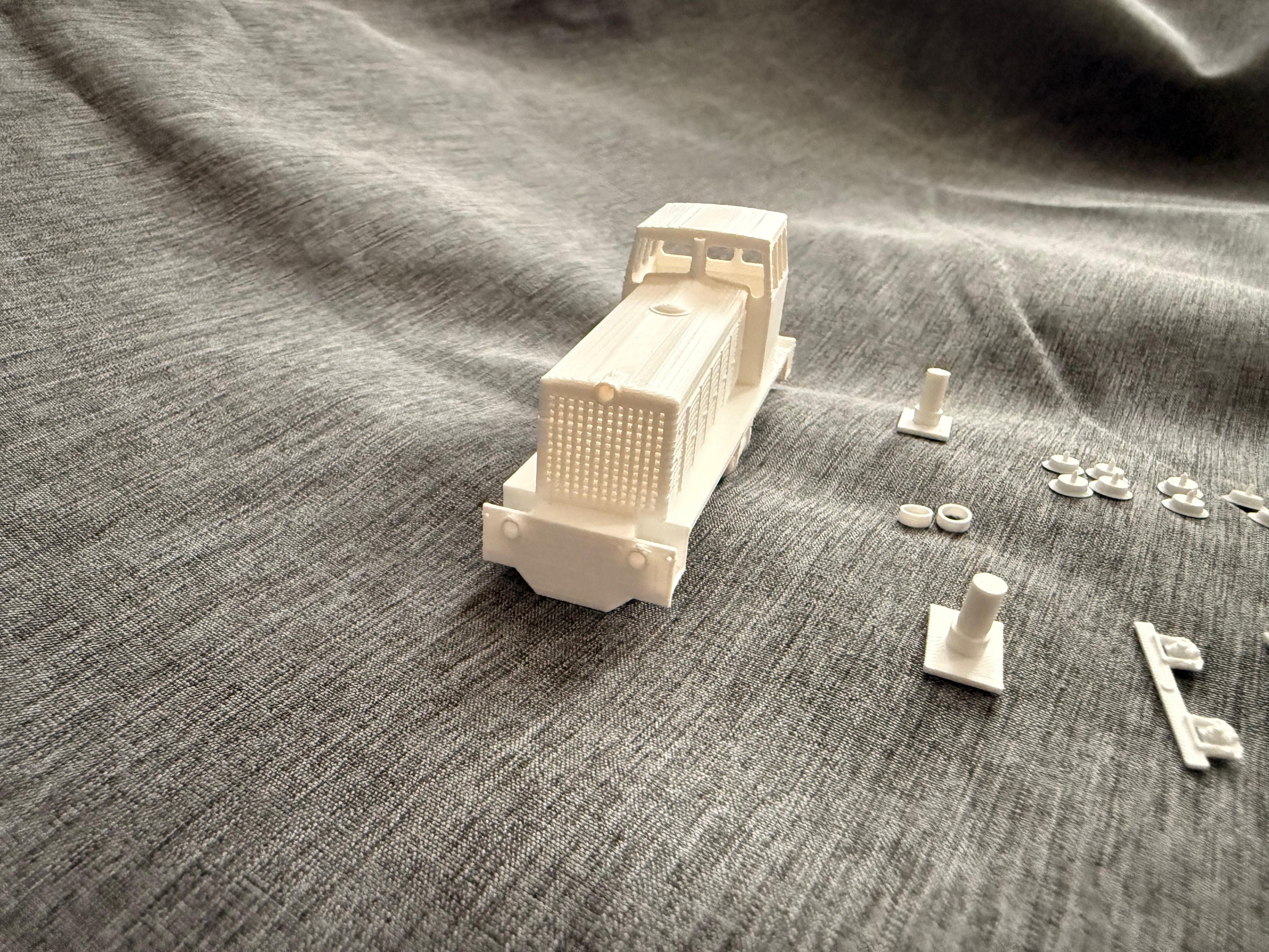 Spur TT 1:120 Diesellok TU7 (ТУ7) Modellbahn Bausatz Rangierlok Schmalspur  Lok