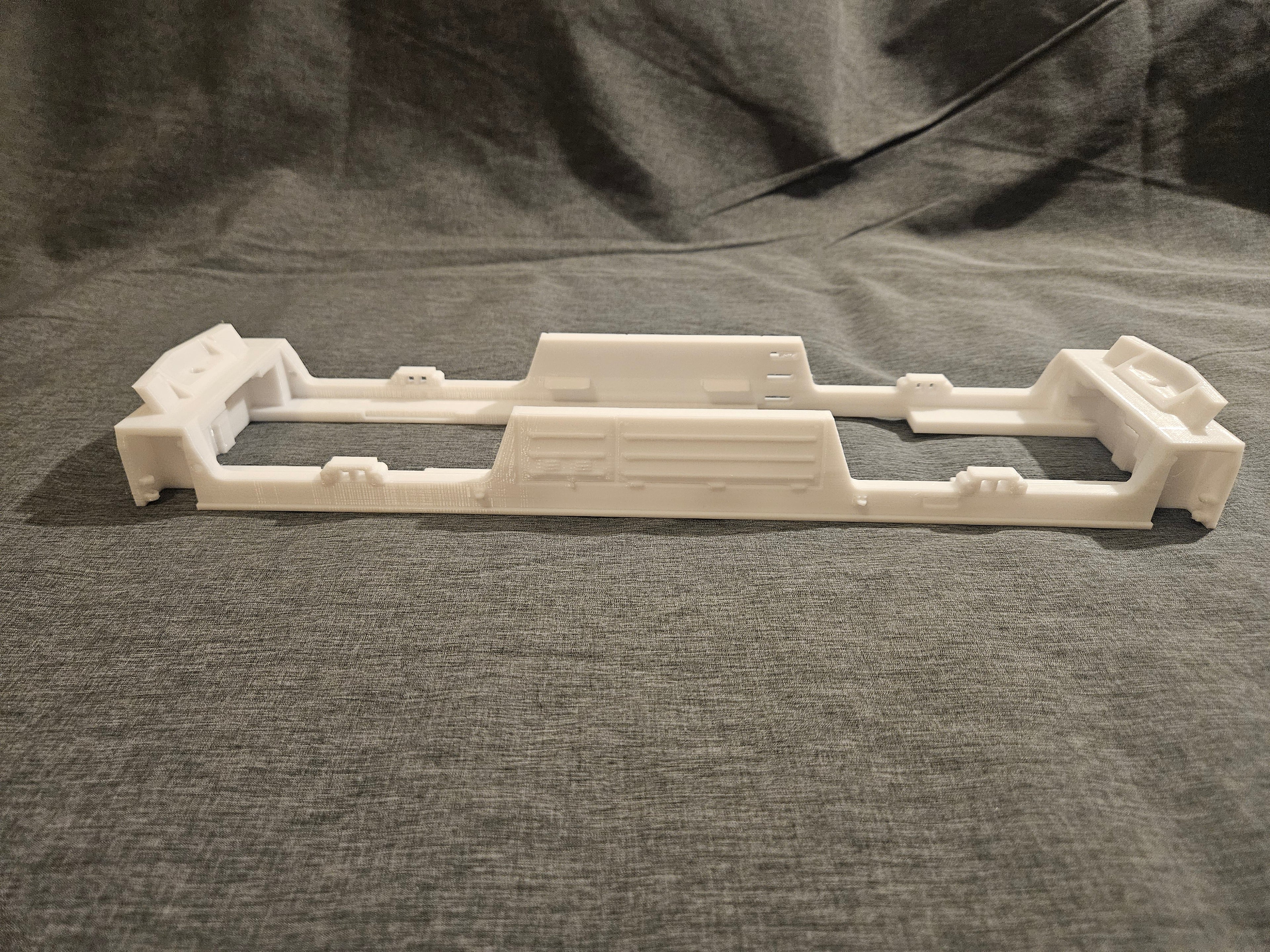 Spur G, Gartenbahn 1:22,5, Schmalspurdiesellok FAUR L45H, Gehäuse mit Unterboden