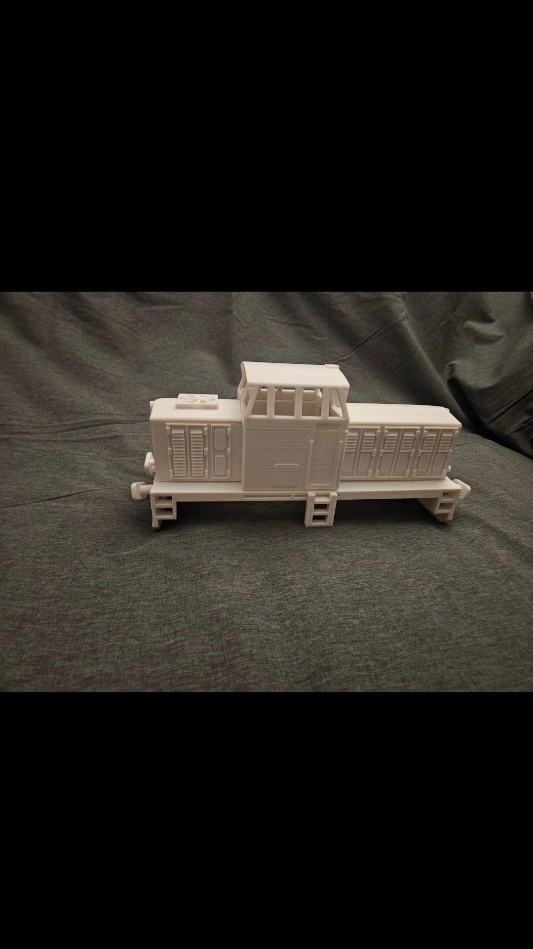 Spur G 1:22,5 Diesellok T334 „Rosička“ – Gartenbahn Bausatz kompatibel mit LGB