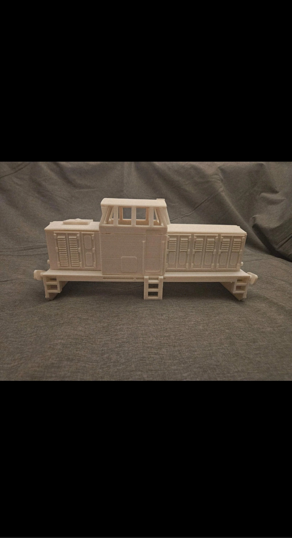 Spur G 1:22,5 Diesellok T334 „Rosička“ – Gartenbahn Bausatz kompatibel mit LGB