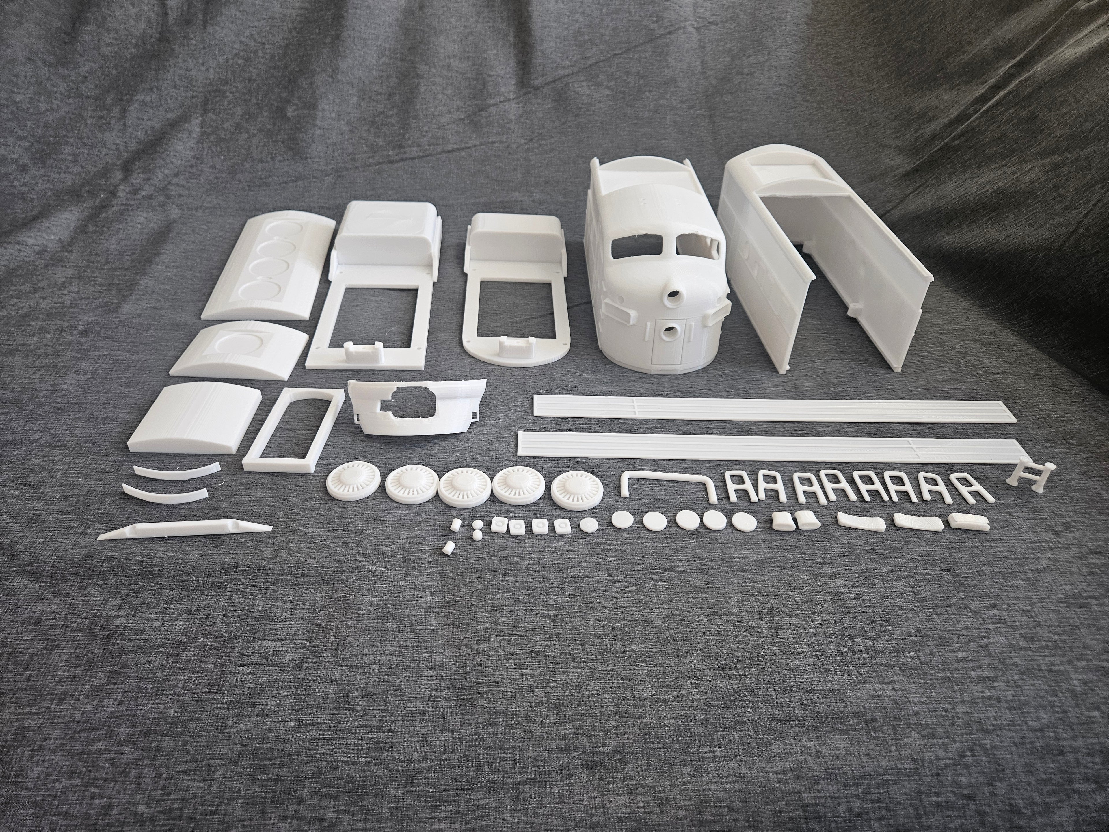 Spur G 1:22,5 F7 EMD Santa Fe  Diesellok Lokomotive geeignet für LGB  Gartenbahn