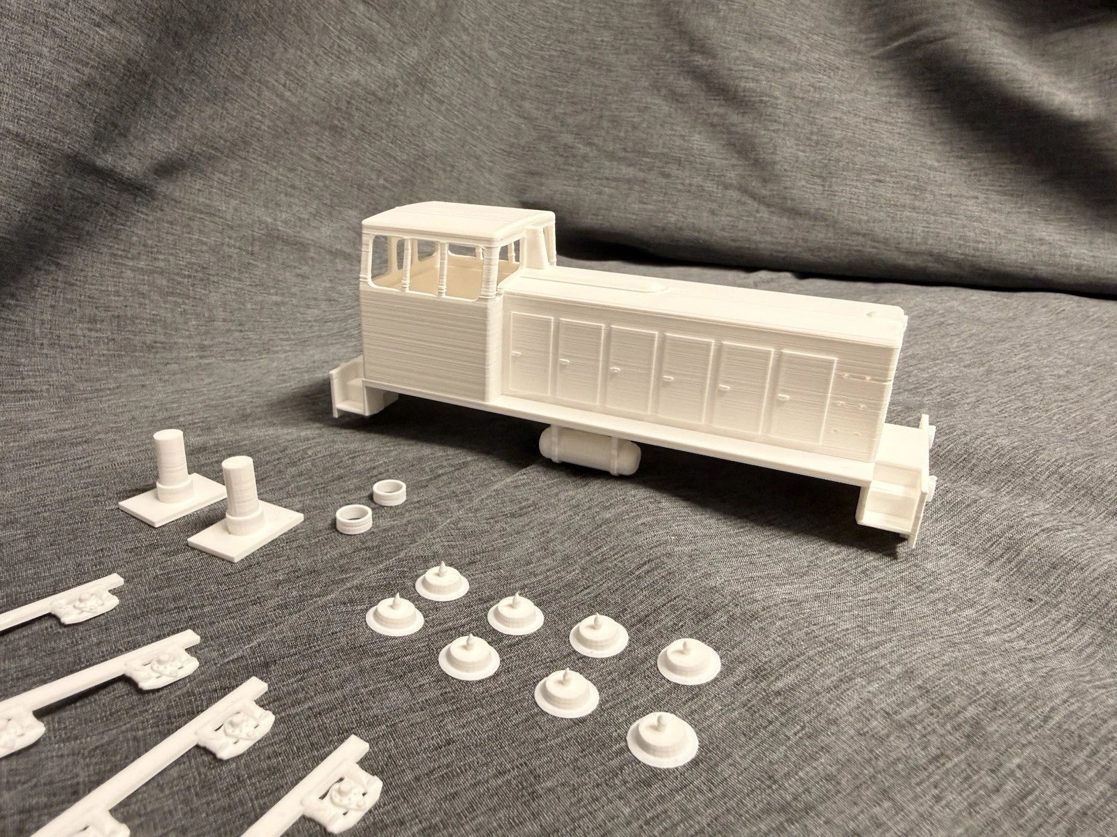 Spur 0 1:45 Diesellok TU7 (ТУ7) Modellbahn Bausatz Rangierlok Schmalspur Lok